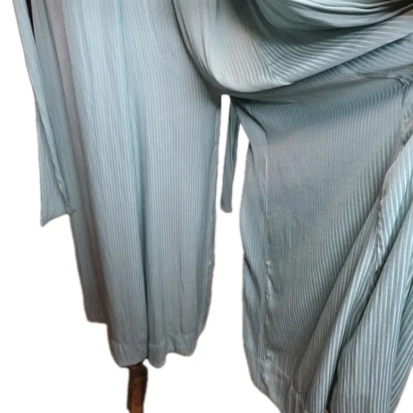 308. Free People Solid Serendipity Jumpsuit Size Large - Picture 6 of 9